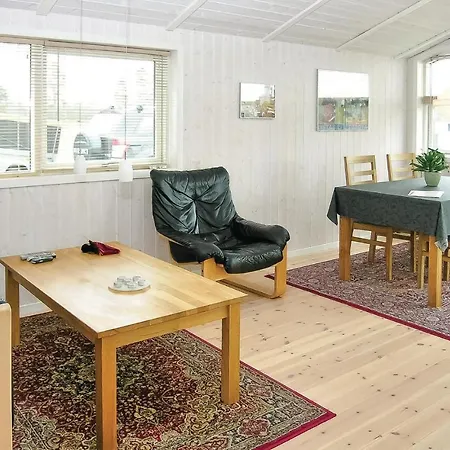 3 Bedroom Stunning Home In Hovborg Дом отдыха